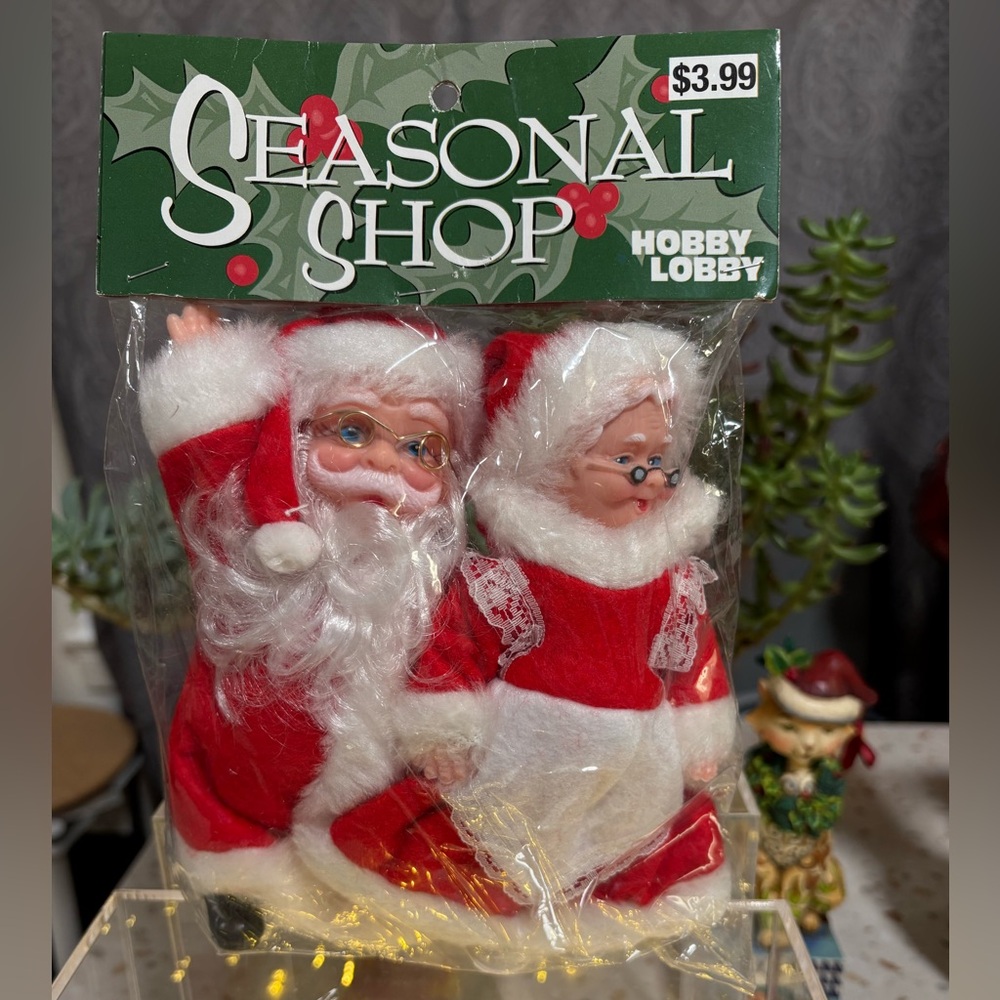 Vintage Santa & Mrs. Claus figurines Hobby Lobby "Seasonal Shop", 1960/70